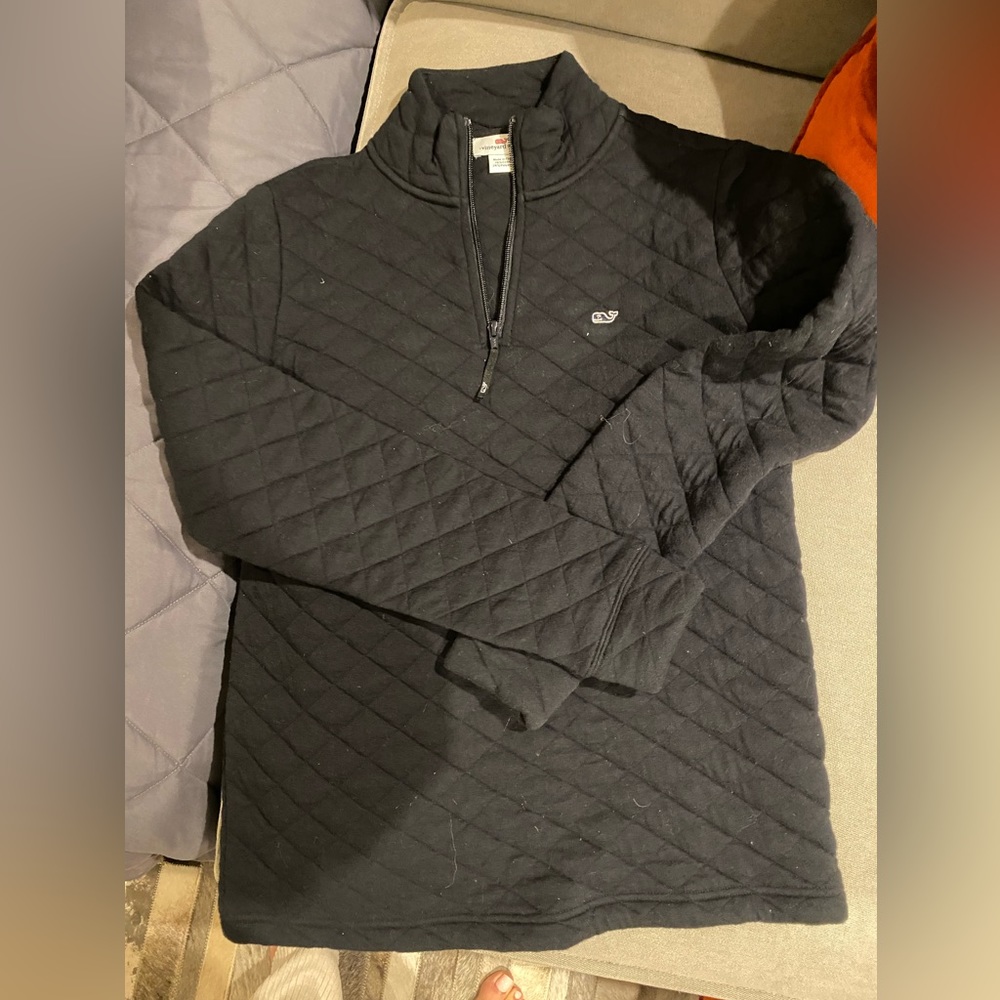Black vineyard vines zip front quilted shirt
